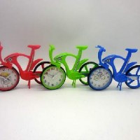 Часы-будильник пластик "ВЕЛИК"  микс, 20*14 см, D 6,5 см.стрелки за стеклом.